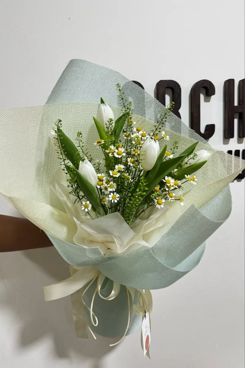 Bó Hoa Tulip Trắng Tinh Khôi