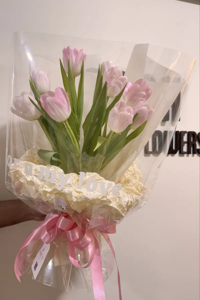 Bó Hoa Tulip Hồng Phấn Giấy Kính Nơ Hồng