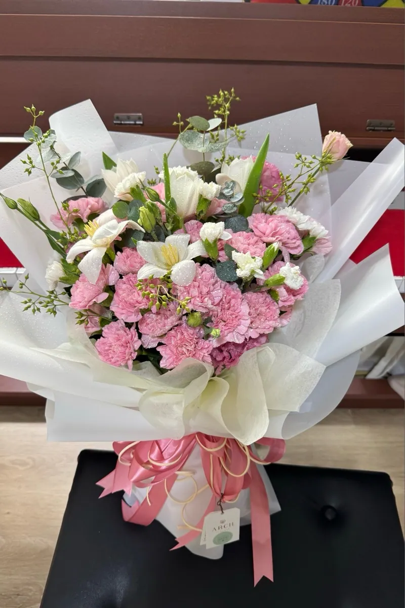 Bó Hoa Tulip Trắng Cẩm Chướng Hồng