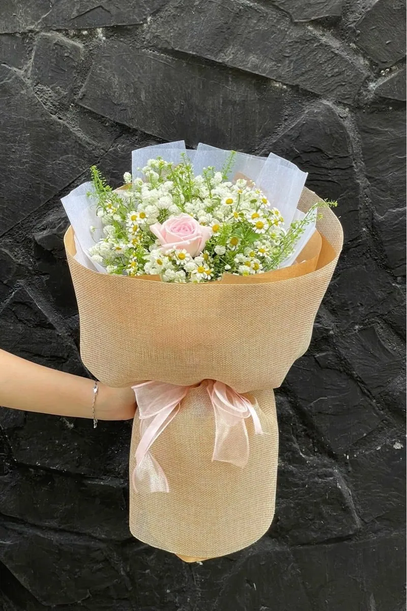 Bó Hoa Cúc Tana Baby Giấy Bố Nơ Hồng