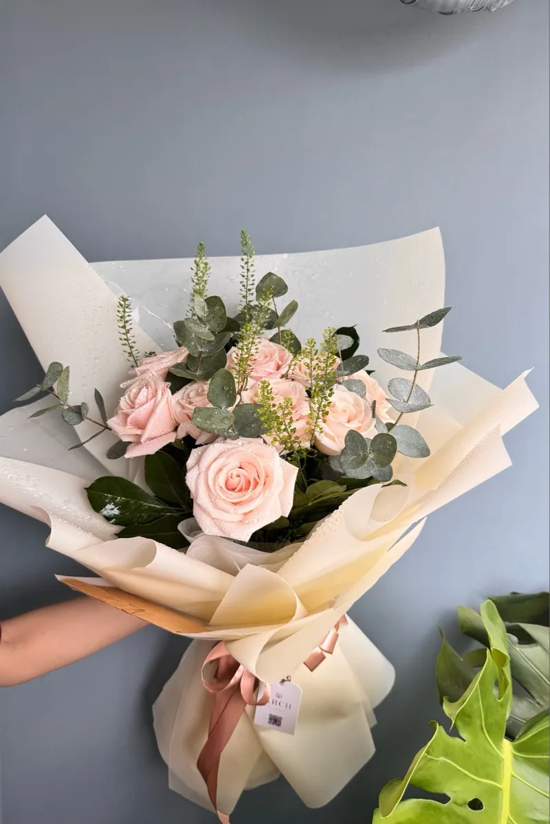 Bó Hoa Hồng Pastel Giấy Kem Nơ Hồng Đồng