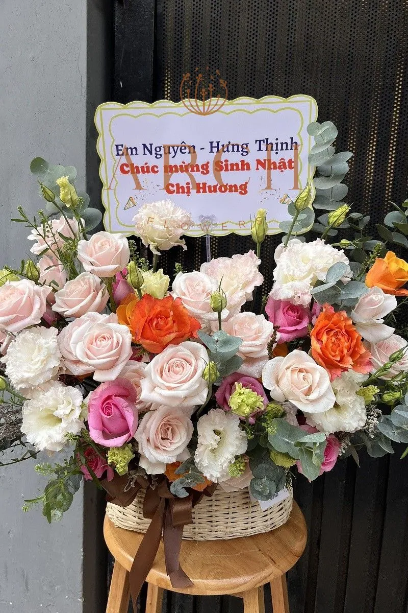 Giỏ Hoa Hồng Pastel Cam Chúc Mừng