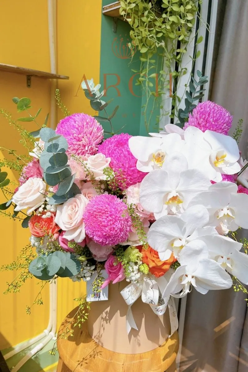 Hộp Hoa Lan Hồ Điệp Cúc Mẫu Đơn Hồng
