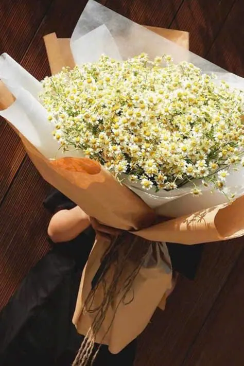 Bó Hoa Cúc Tana Giấy Kraft Nơ Thừng
