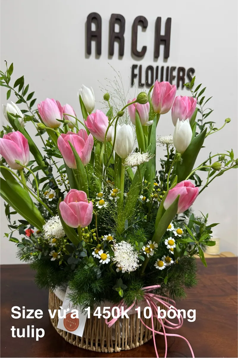 Giỏ Hoa Tulip Hồng Trắng
